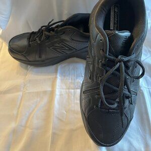 Women New Balance 11 EW